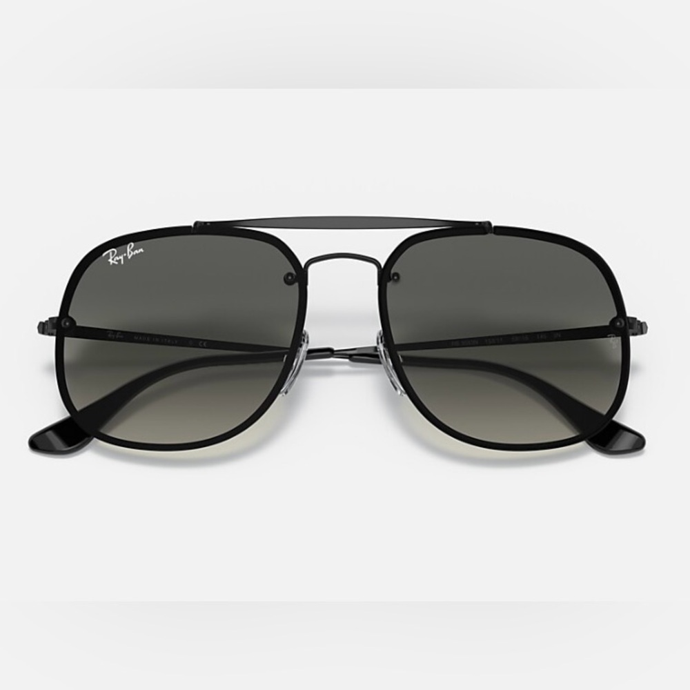 Ray-Ban Black Aviator Sunglasses- •NEW IN CASE•